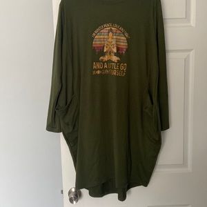 Womens 4xl tshirt dress. Runs small
